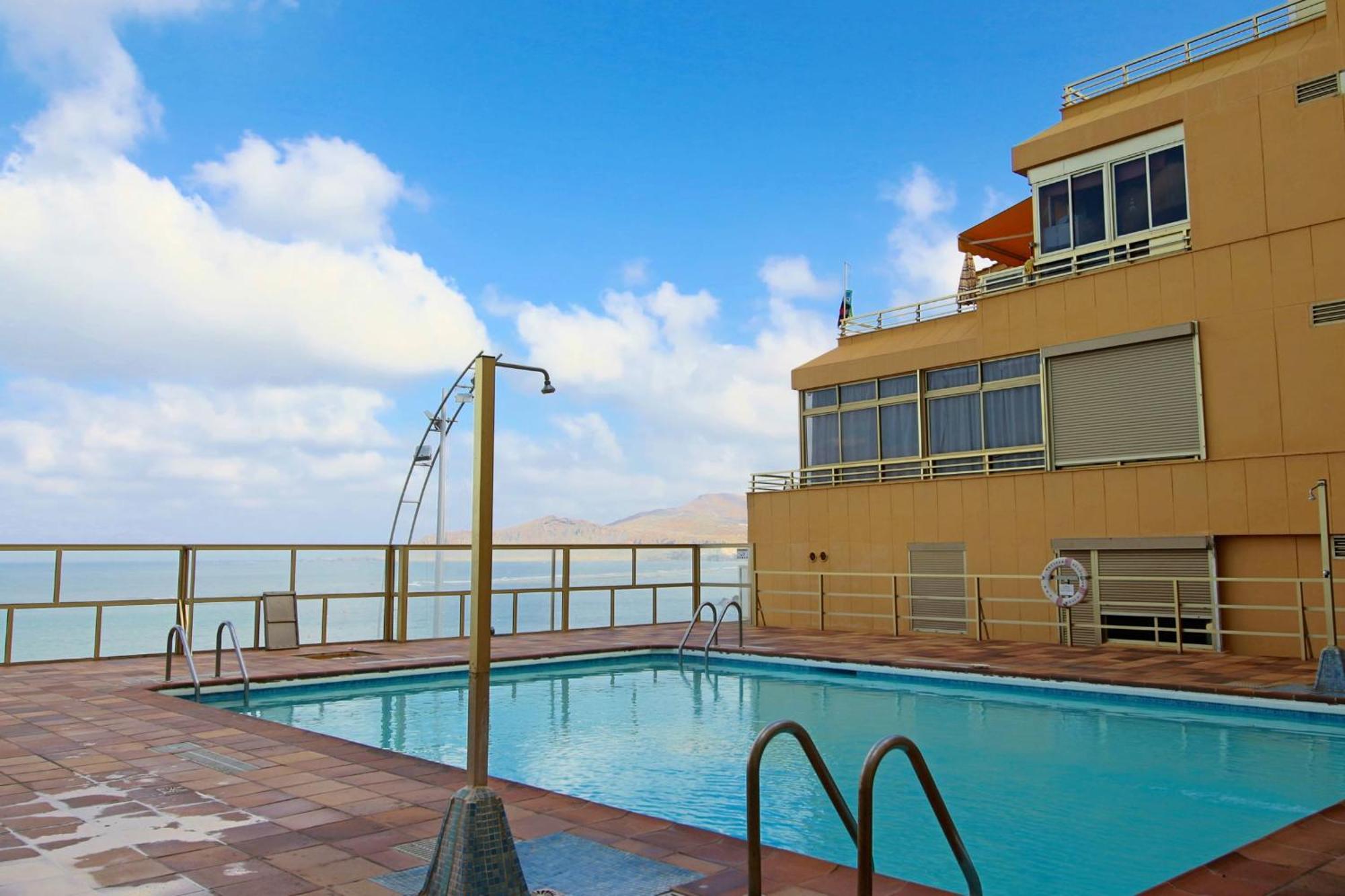 Con Terraza Y Piscina En Canteras Apartment *